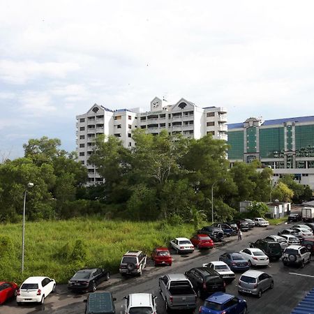 Ez Lodgings Kampong Gadong Exterior photo