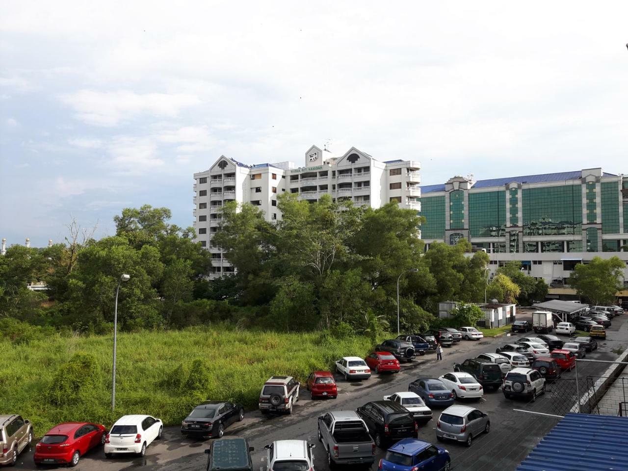 Ez Lodgings Kampong Gadong Exterior photo