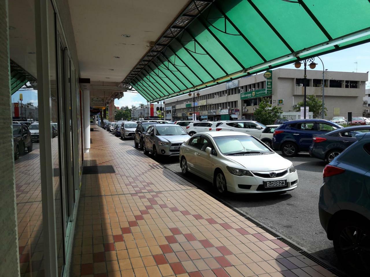 Ez Lodgings Kampong Gadong Exterior photo